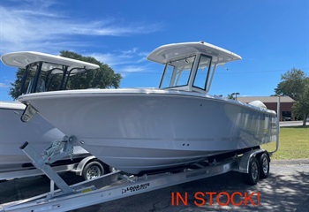 2025 Robalo R250 Alloy Gray  Boat